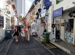 North Bridge Road (D7), Retail #584149081